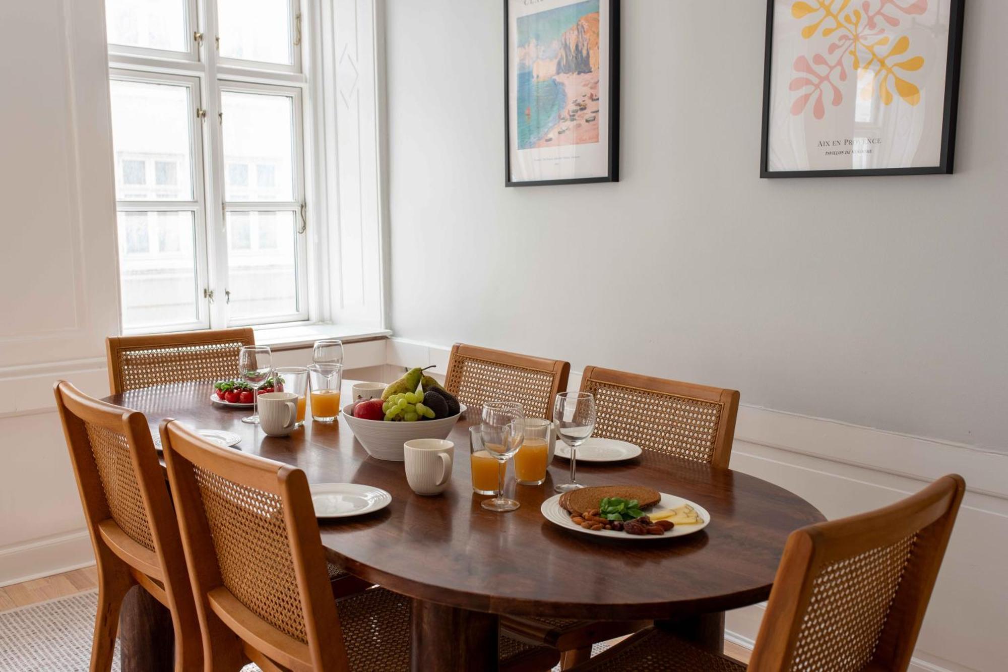 Spacious Tivoli Gardens Apartment W 3 Bedrooms København Ngoại thất bức ảnh